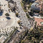 Oposición a la instalación de un conjunto de estatuas de gran porte junto a las columnas de entrada al Puerto de Málaga en la plaza de la Marina